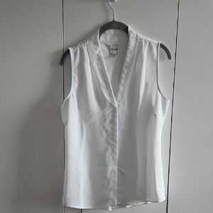 NIC+Zoe Size PM White Vneck Blouse